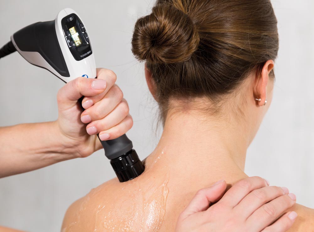 Stoßwellentherapie am Nacken